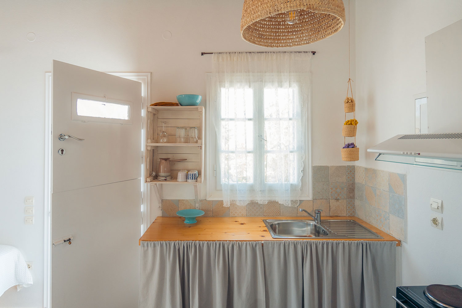 The kitchen of Louisa family studio at Sifnos