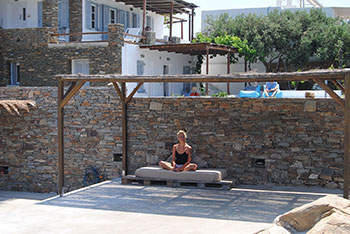 Yoga et bien-être aux studios Kavos de Sifnos